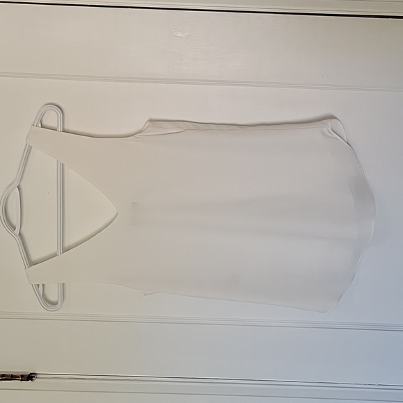 RW & Co white v-neck Sleeveless Blouse - Picture 3 of 7